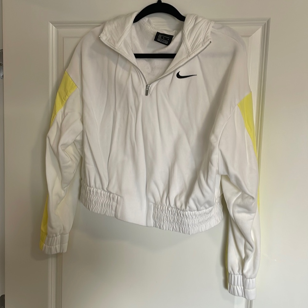 Nike Sweatshirt 🤍